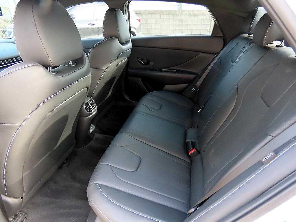 HYUNDAI Avante - Vista 6