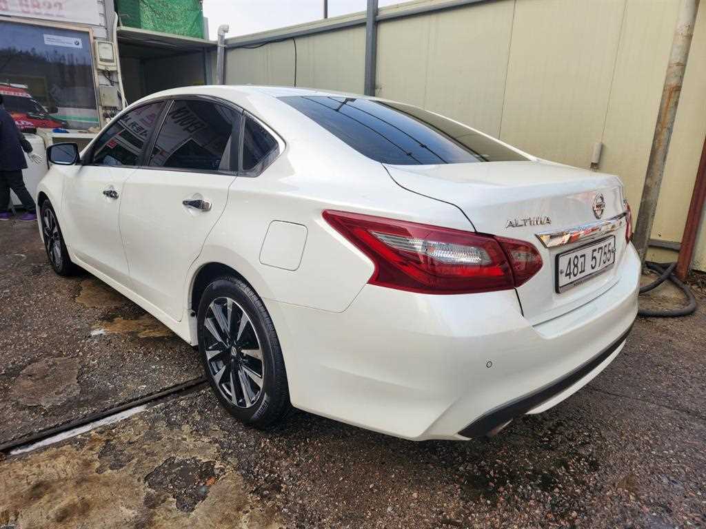 Nissan Altima - Vista 5