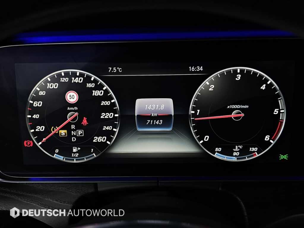 Mercedes Benz E class - Vista 8