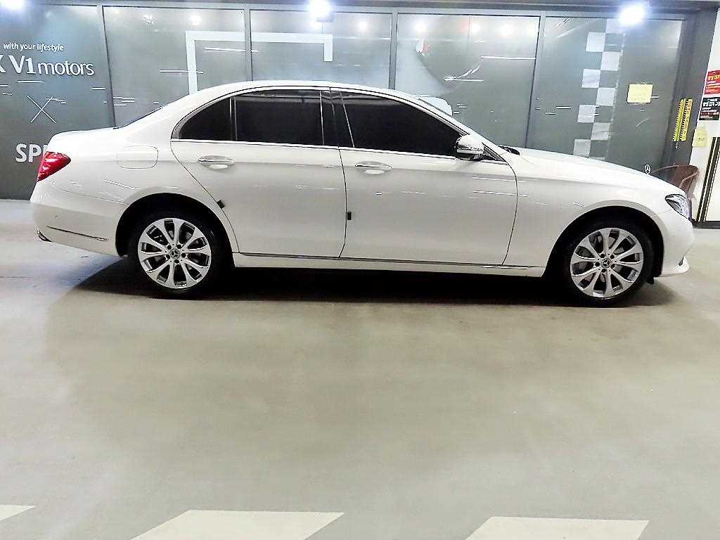 Mercedes Benz E class - Vista 3