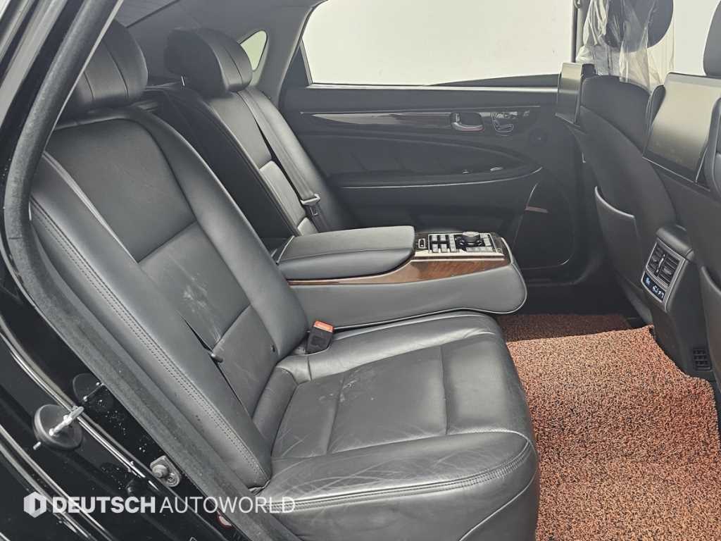 HYUNDAI Equus - Vista 12