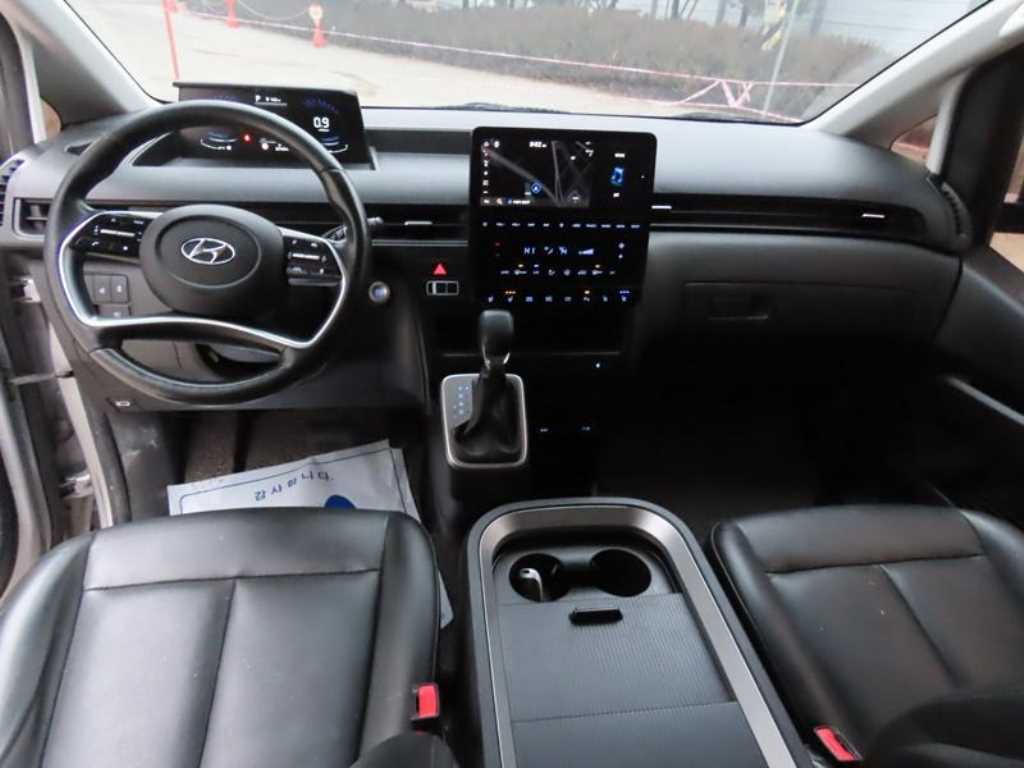 HYUNDAI Staria - Vista 10