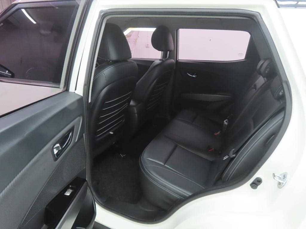 Ssangyong Tivoli - Vista 6