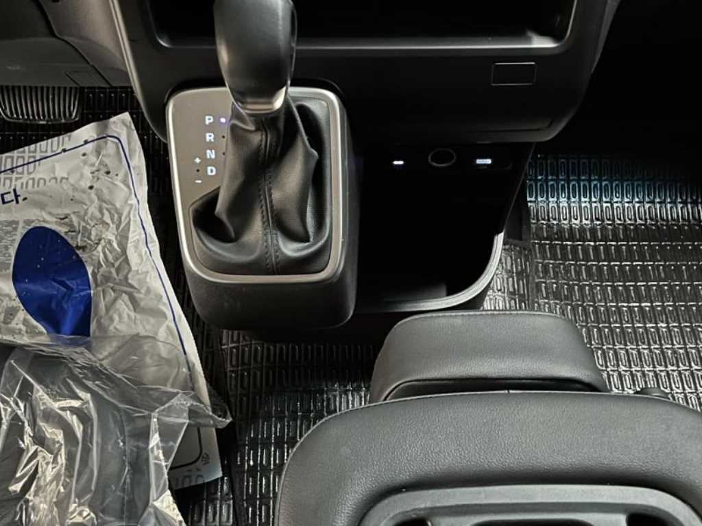 HYUNDAI Staria - Vista 11