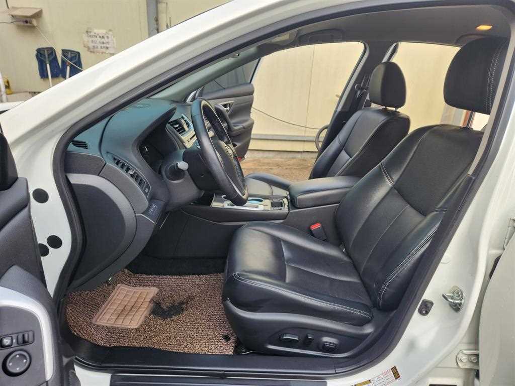 Nissan Altima - Vista 11