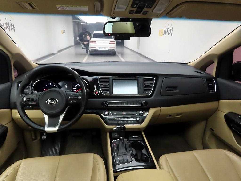 KIA Carnival - Vista 7