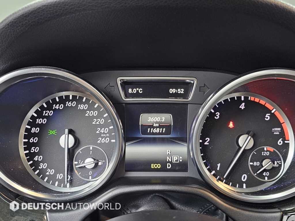 Mercedes Benz M Class - Vista 8