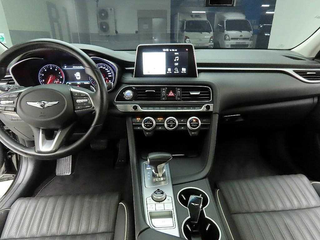 Genesis G70 - Vista 9