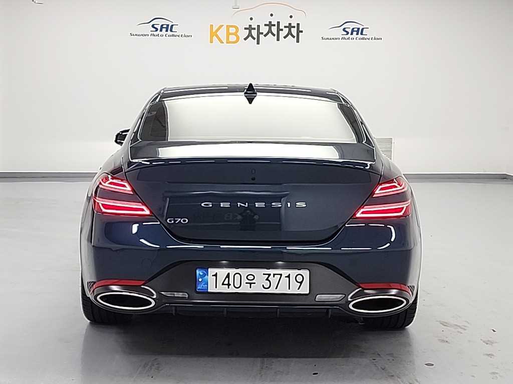 Genesis G70 - Vista 3