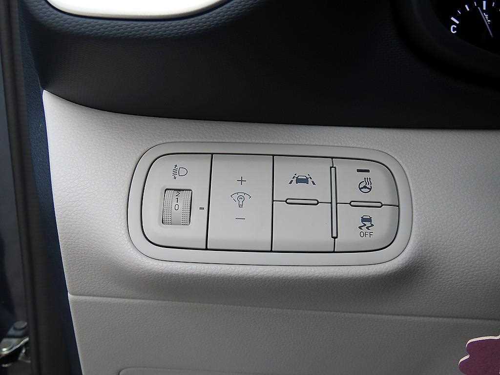 HYUNDAI Venue - Vista 12