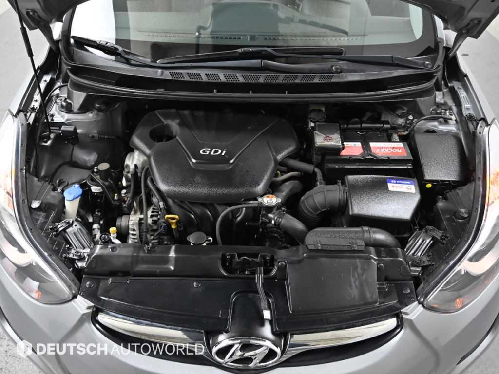 HYUNDAI Avante - Vista 6