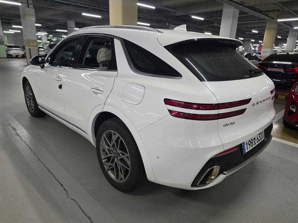 Genesis GV70 - Vista 6