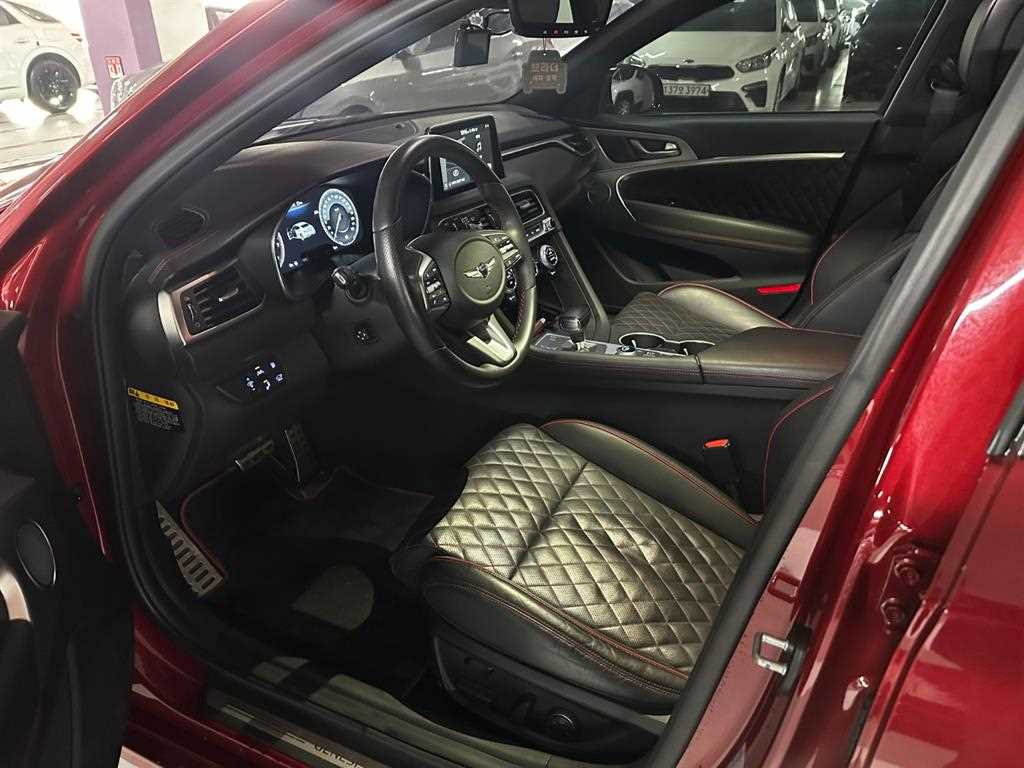 Genesis G70 - Vista 9