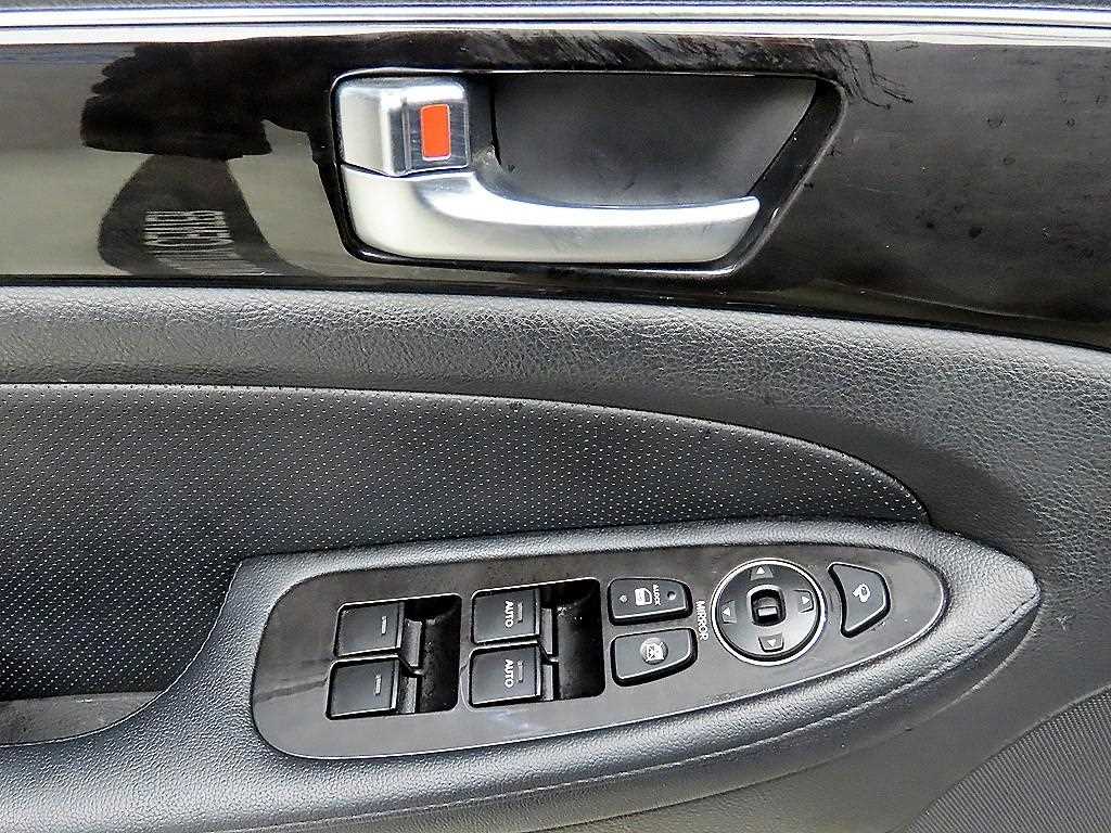 HYUNDAI Genesis - Vista 11