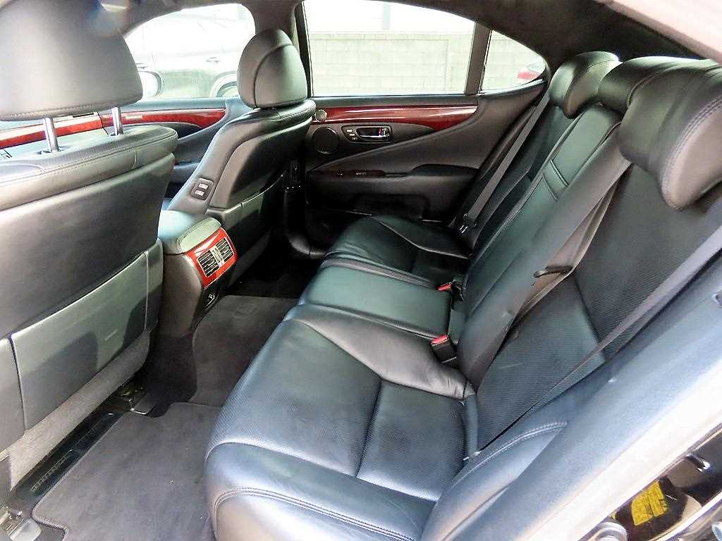 Lexus LS - Vista 6