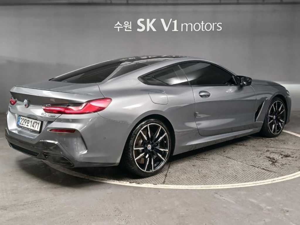 BMW 8 Series - Vista 4