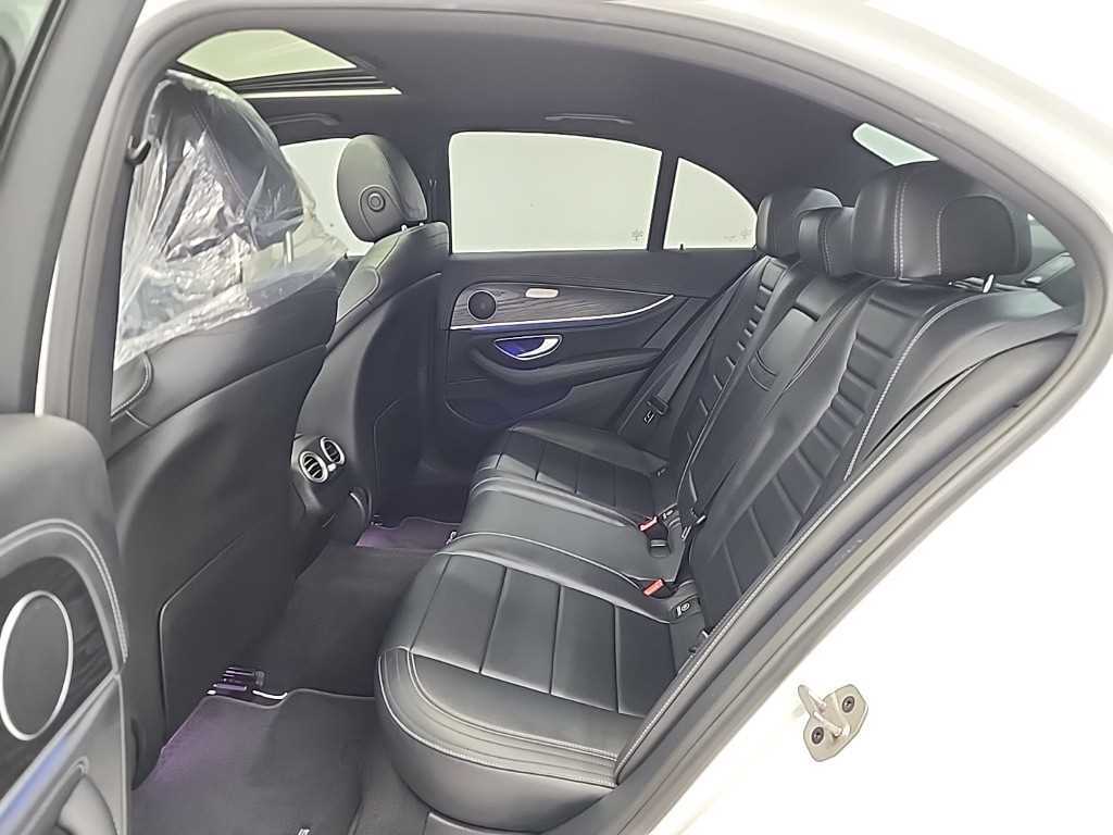 Mercedes Benz E class - Vista 12