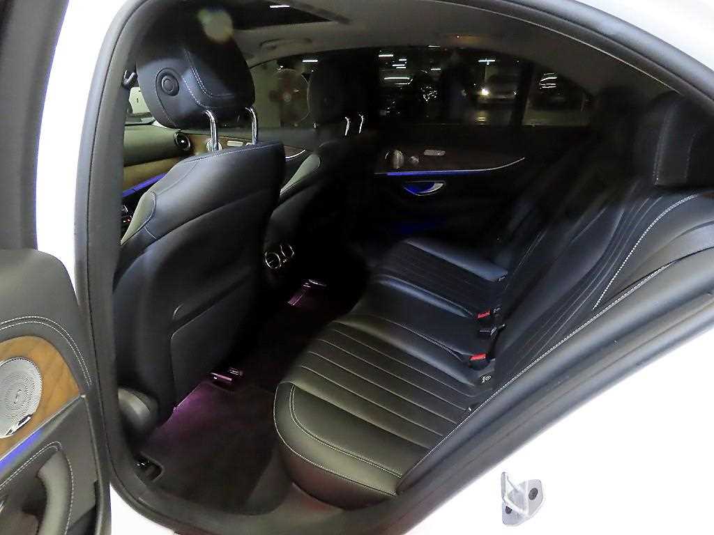 Mercedes Benz E class - Vista 7