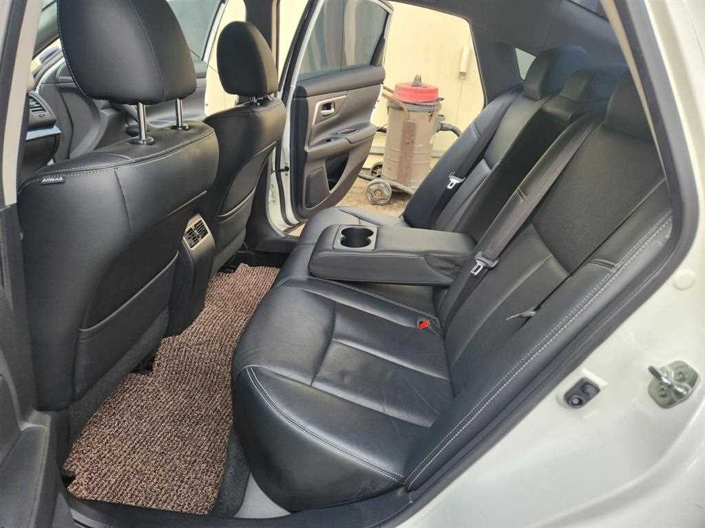 Nissan Altima - Vista 10