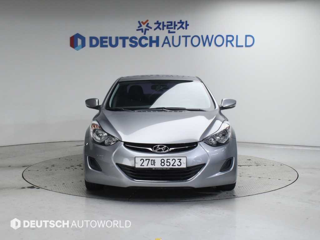 HYUNDAI Avante - Vista 3