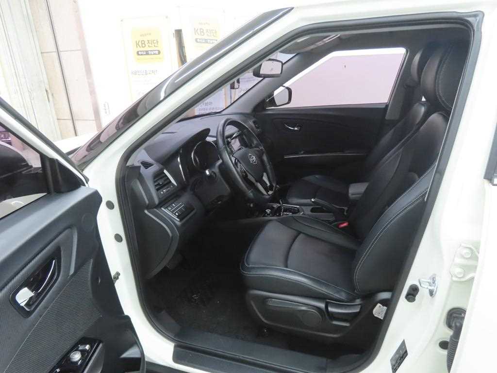 Ssangyong Tivoli - Vista 5