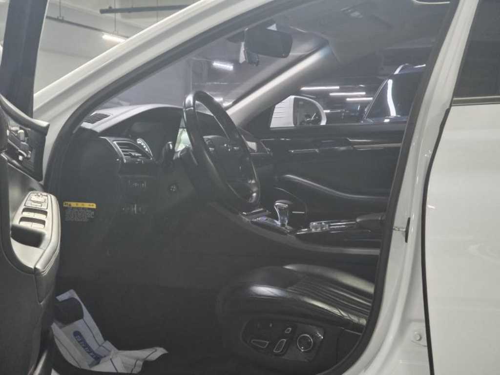 Genesis EQ900 - Vista 5