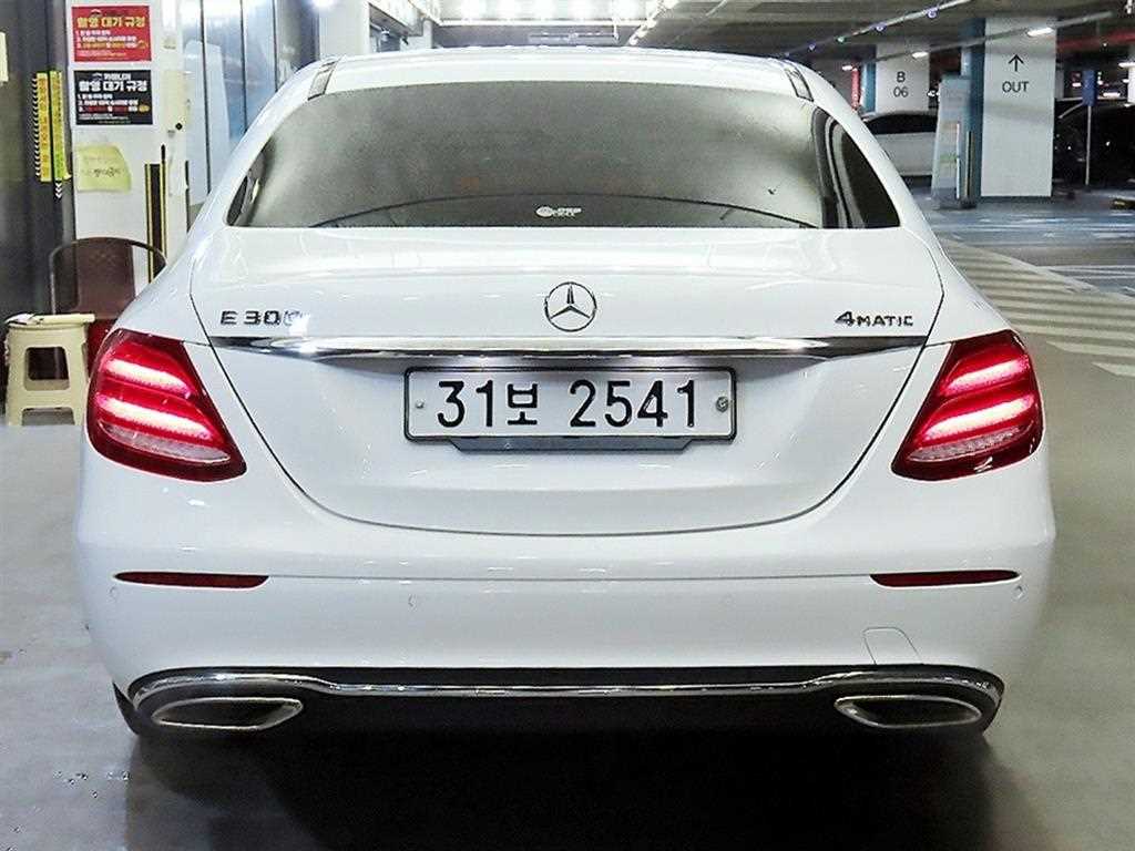 Mercedes Benz E class - Vista 5