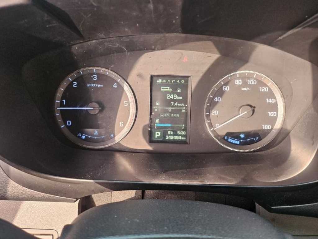 HYUNDAI Solati - Vista 6