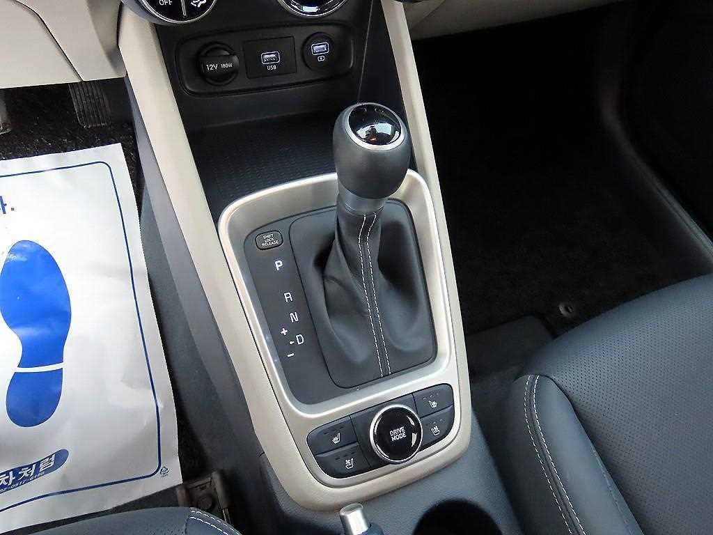 HYUNDAI Venue - Vista 10