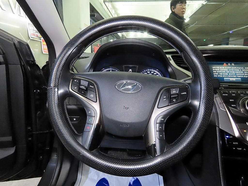 HYUNDAI Grandeur - Vista 7