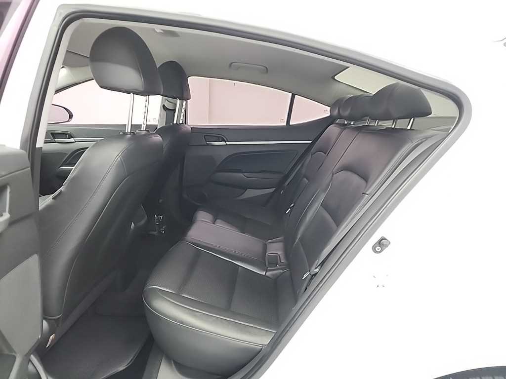 HYUNDAI Avante - Vista 12