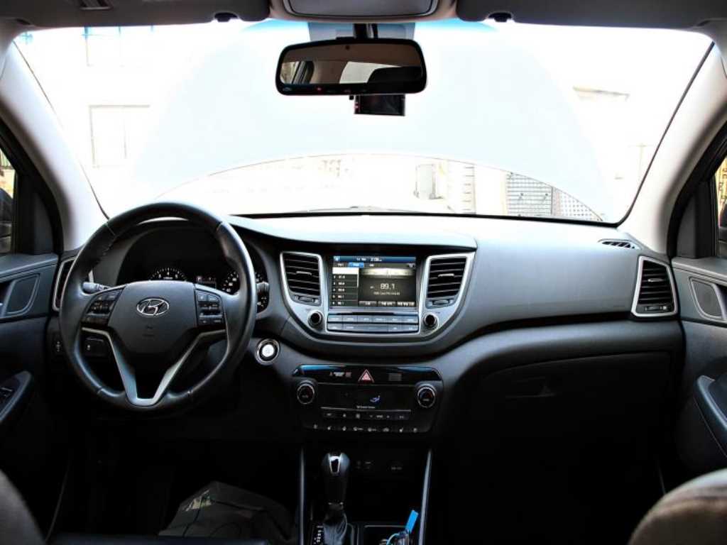 HYUNDAI Tucson - Vista 6