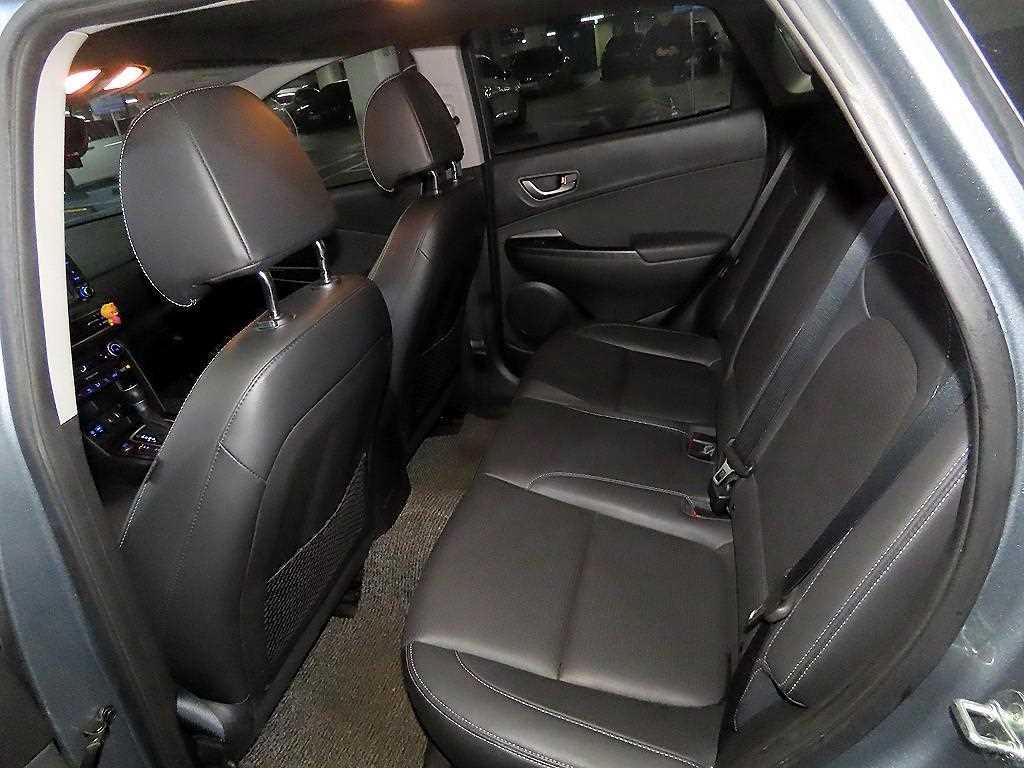 HYUNDAI Kona - Vista 7