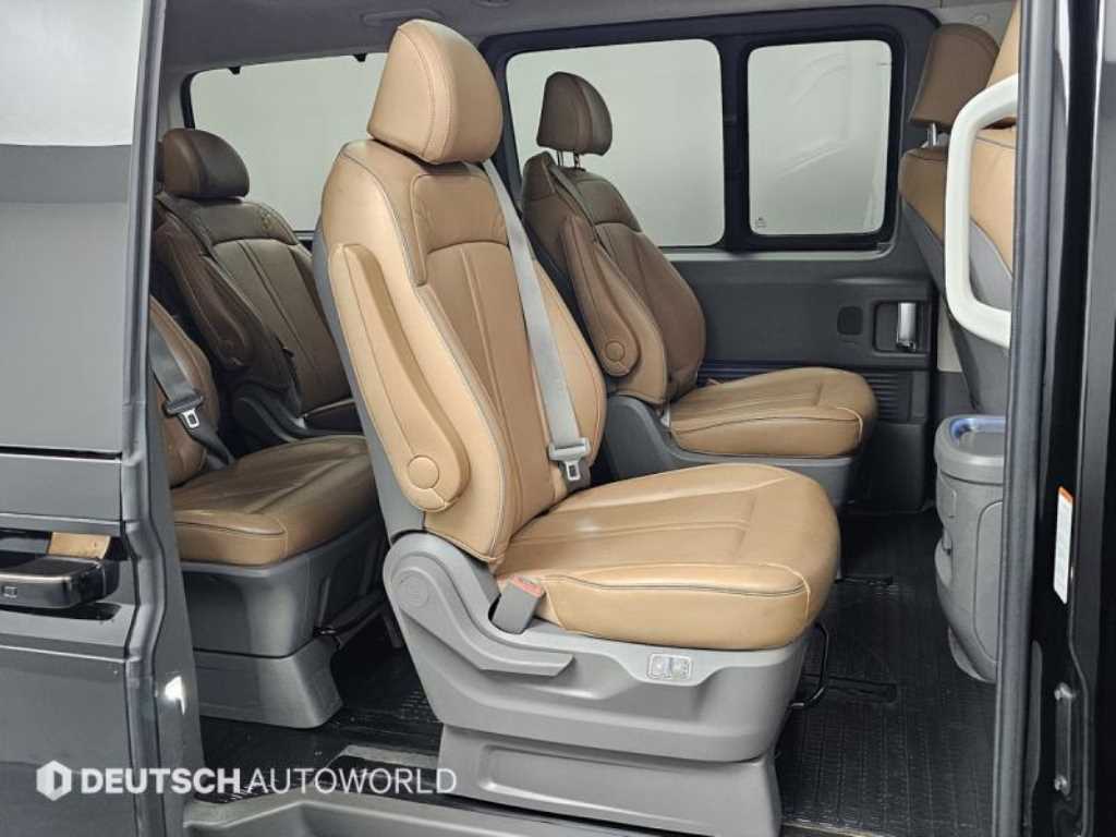 HYUNDAI Staria - Vista 12