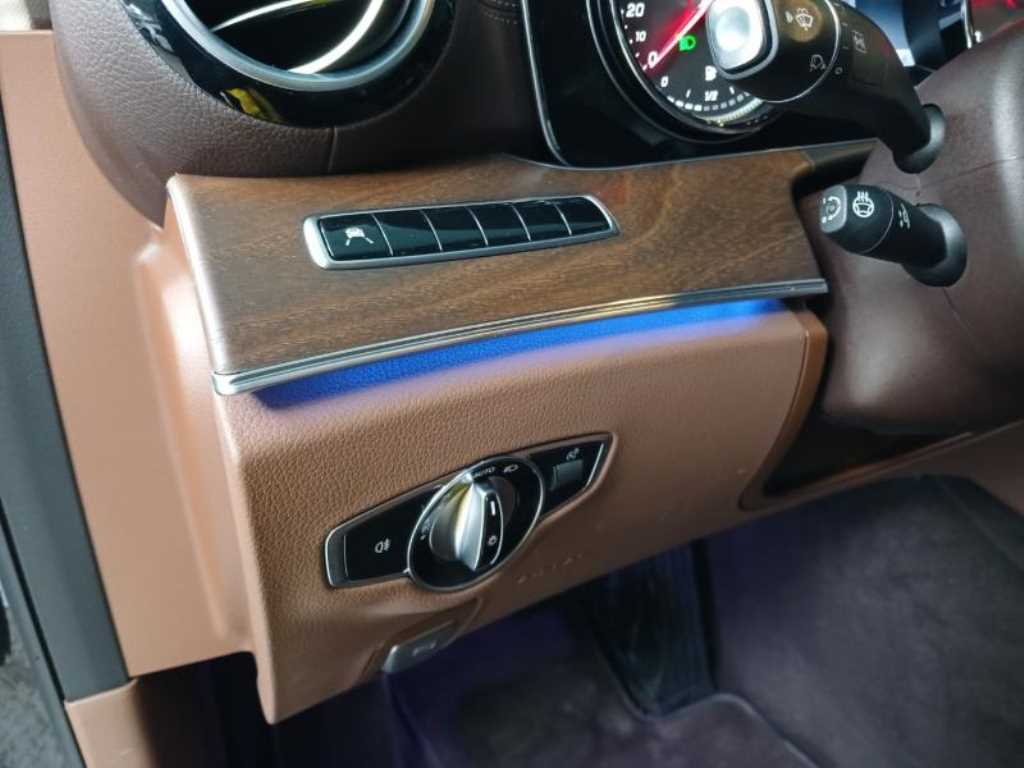 Mercedes Benz E class - Vista 12