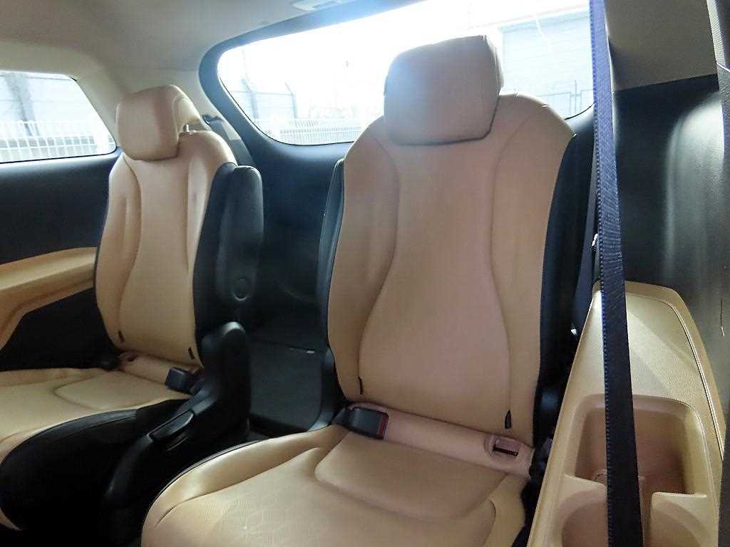 KIA Carnival - Vista 7