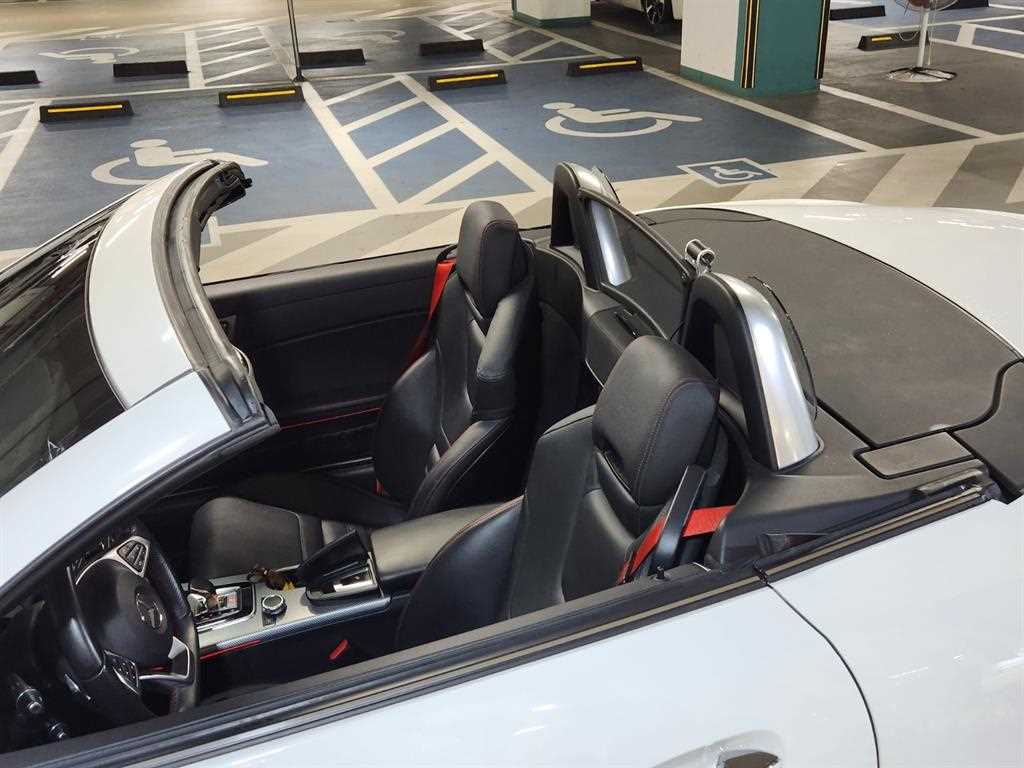 Mercedes Benz SLC Class - Vista 6