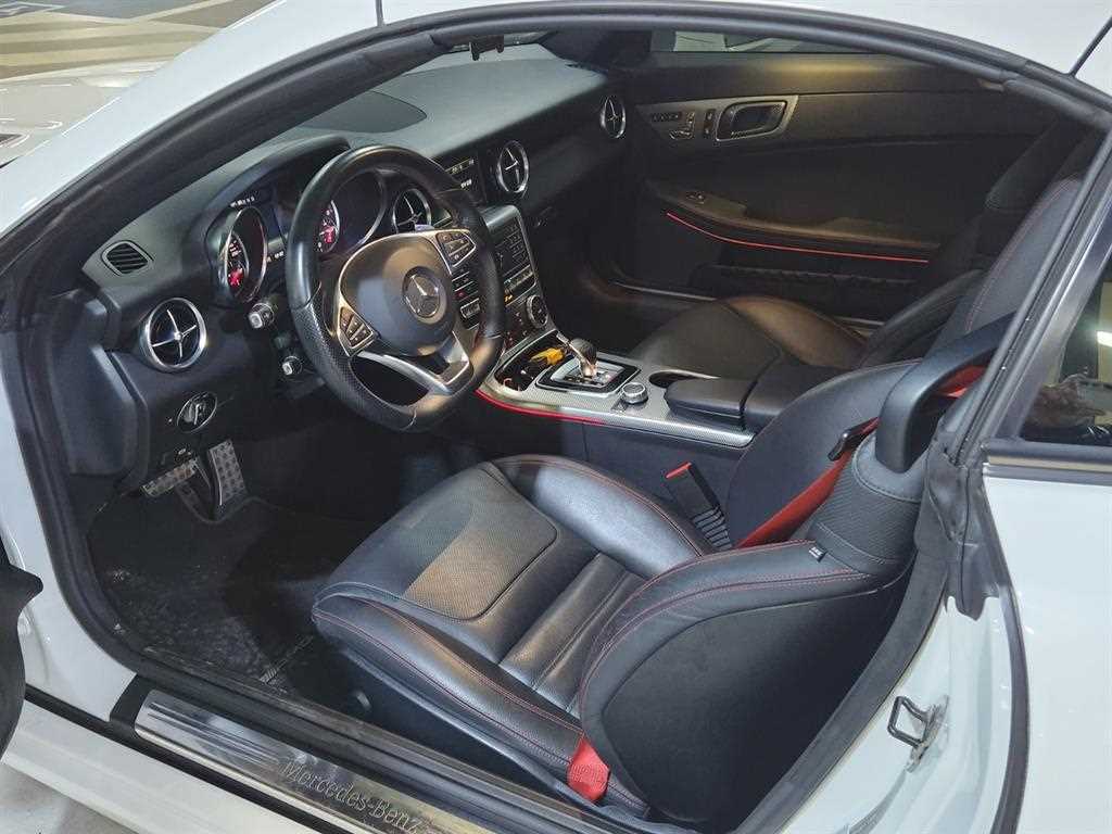 Mercedes Benz SLC Class - Vista 7