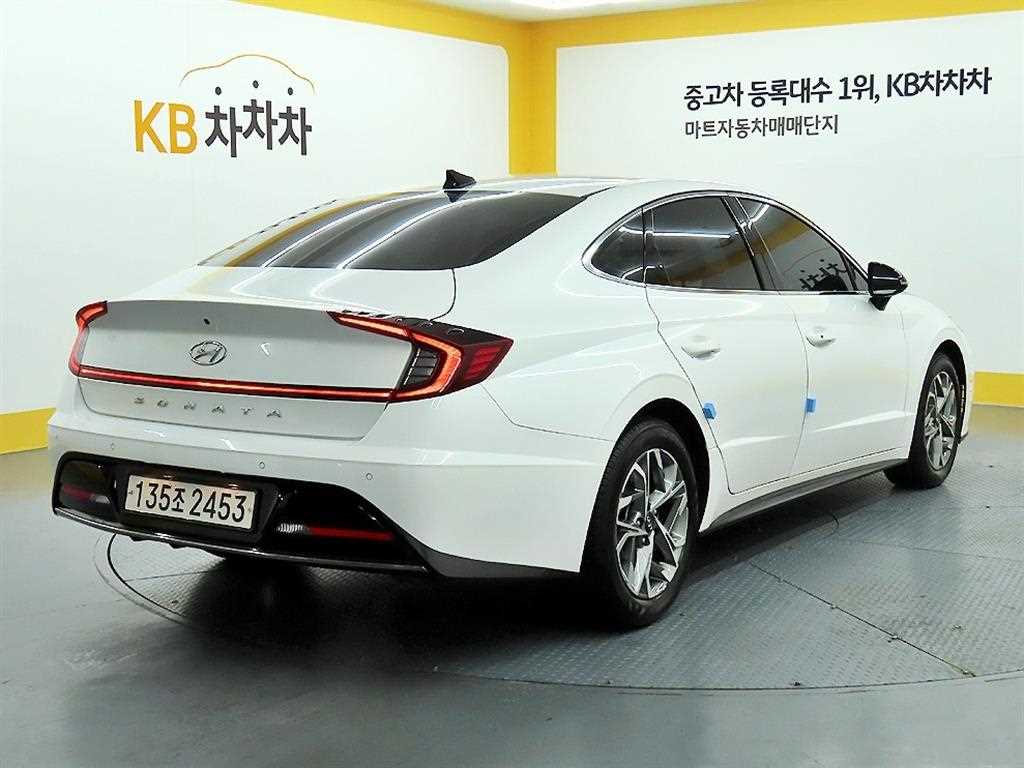 HYUNDAI Sonata - Vista 4