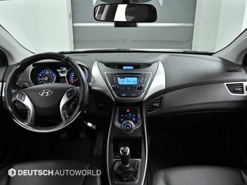 HYUNDAI Avante - Vista 7