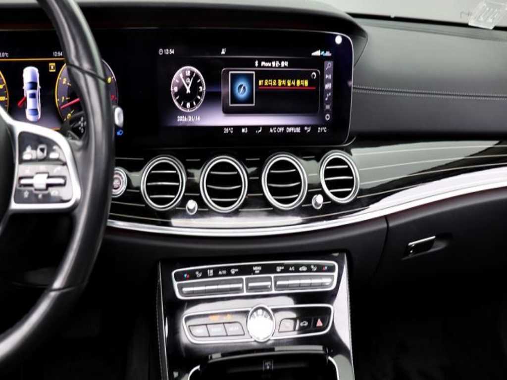 Mercedes Benz E class - Vista 4