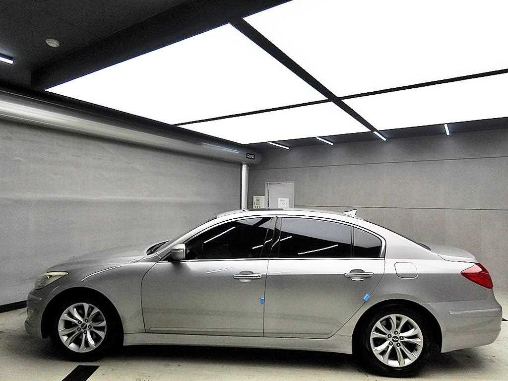 HYUNDAI Genesis - Vista 4