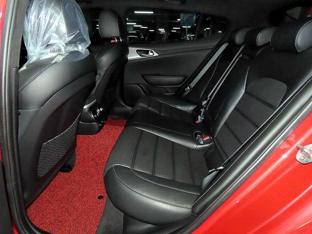 KIA Stinger - Vista 7