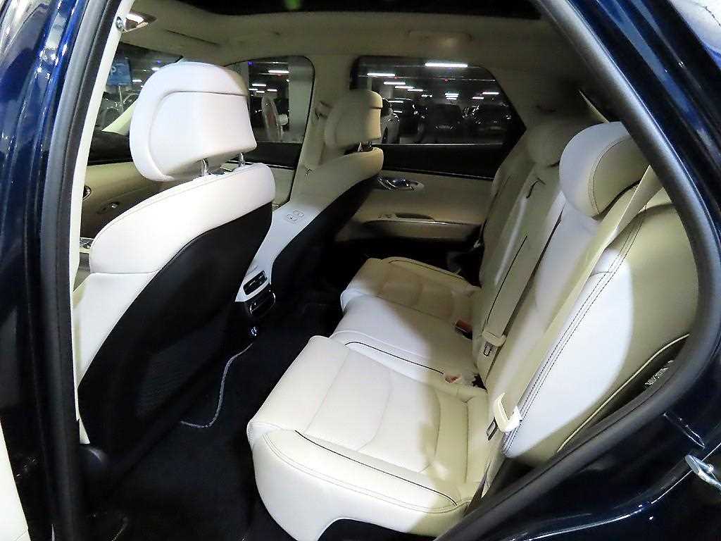 Genesis GV70 - Vista 7