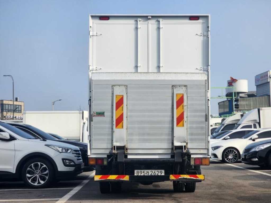 medium and large cargo truck - Vista 4