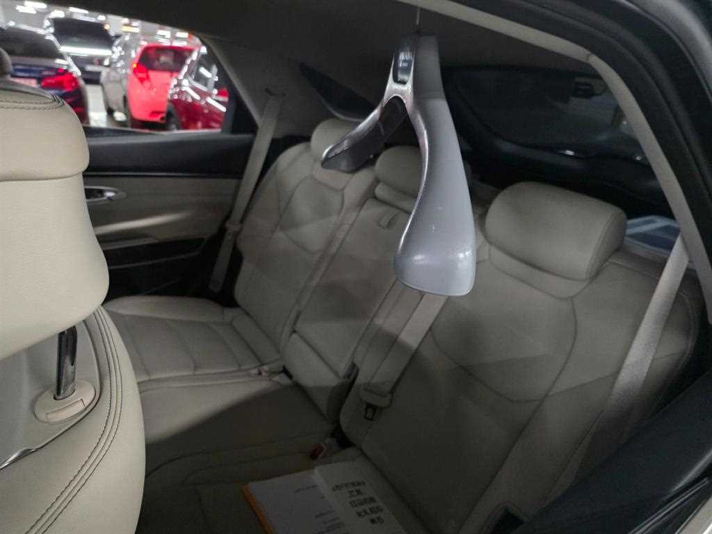 Genesis GV70 - Vista 7