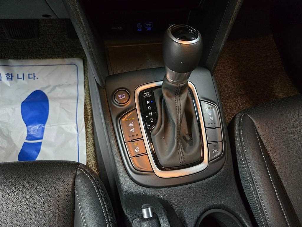 HYUNDAI Kona - Vista 10