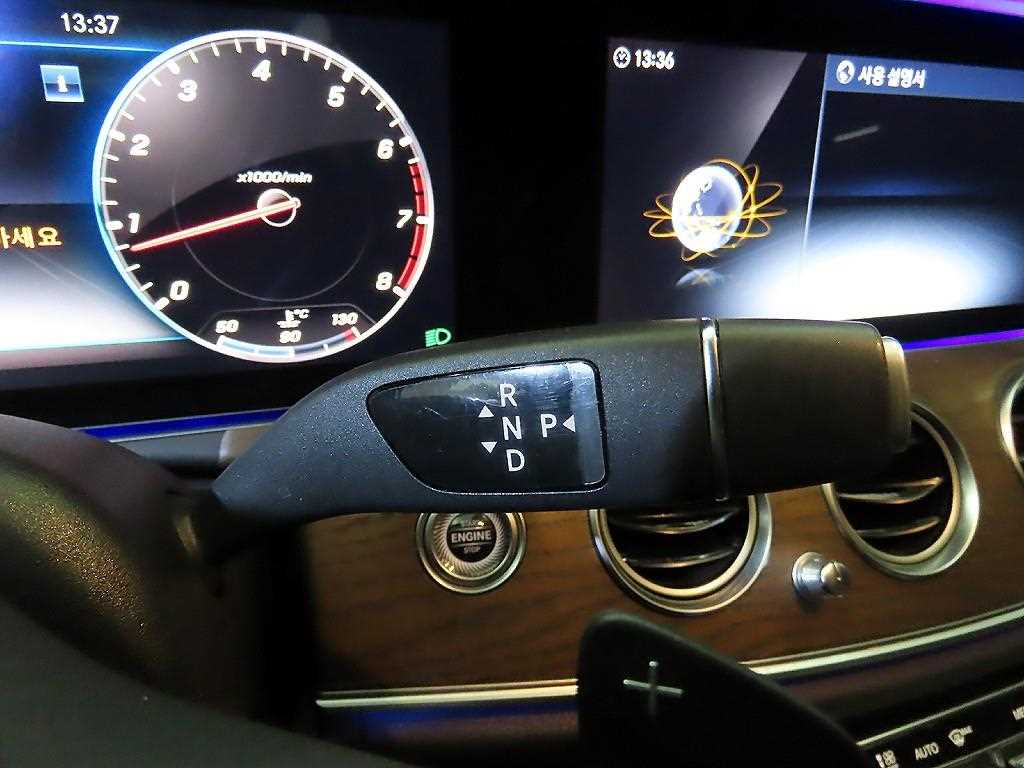 Mercedes Benz E class - Vista 12