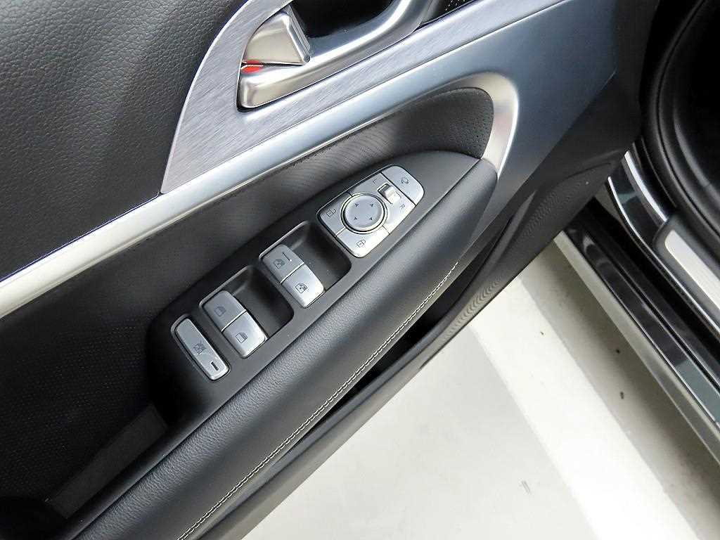 Genesis G70 - Vista 12