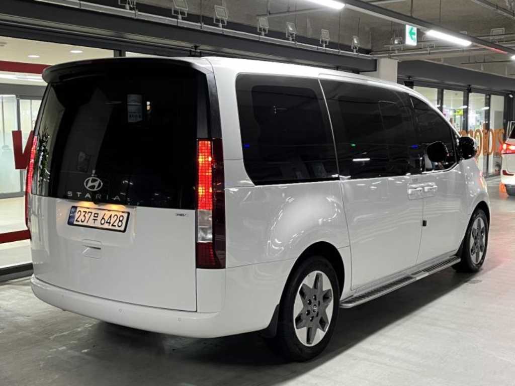 HYUNDAI Staria - Vista 4